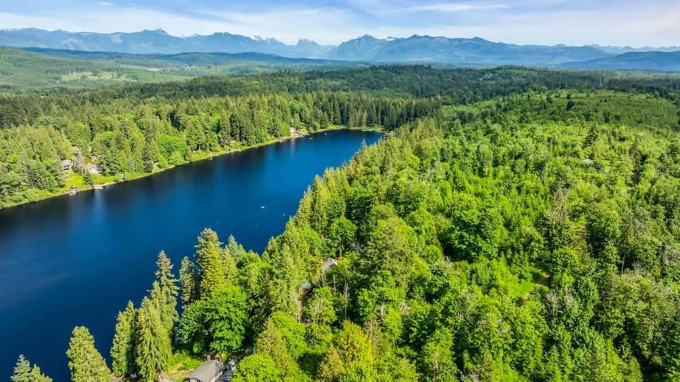 Lakefront Retreat for 6 with Stunning Views Sauna House in Everett