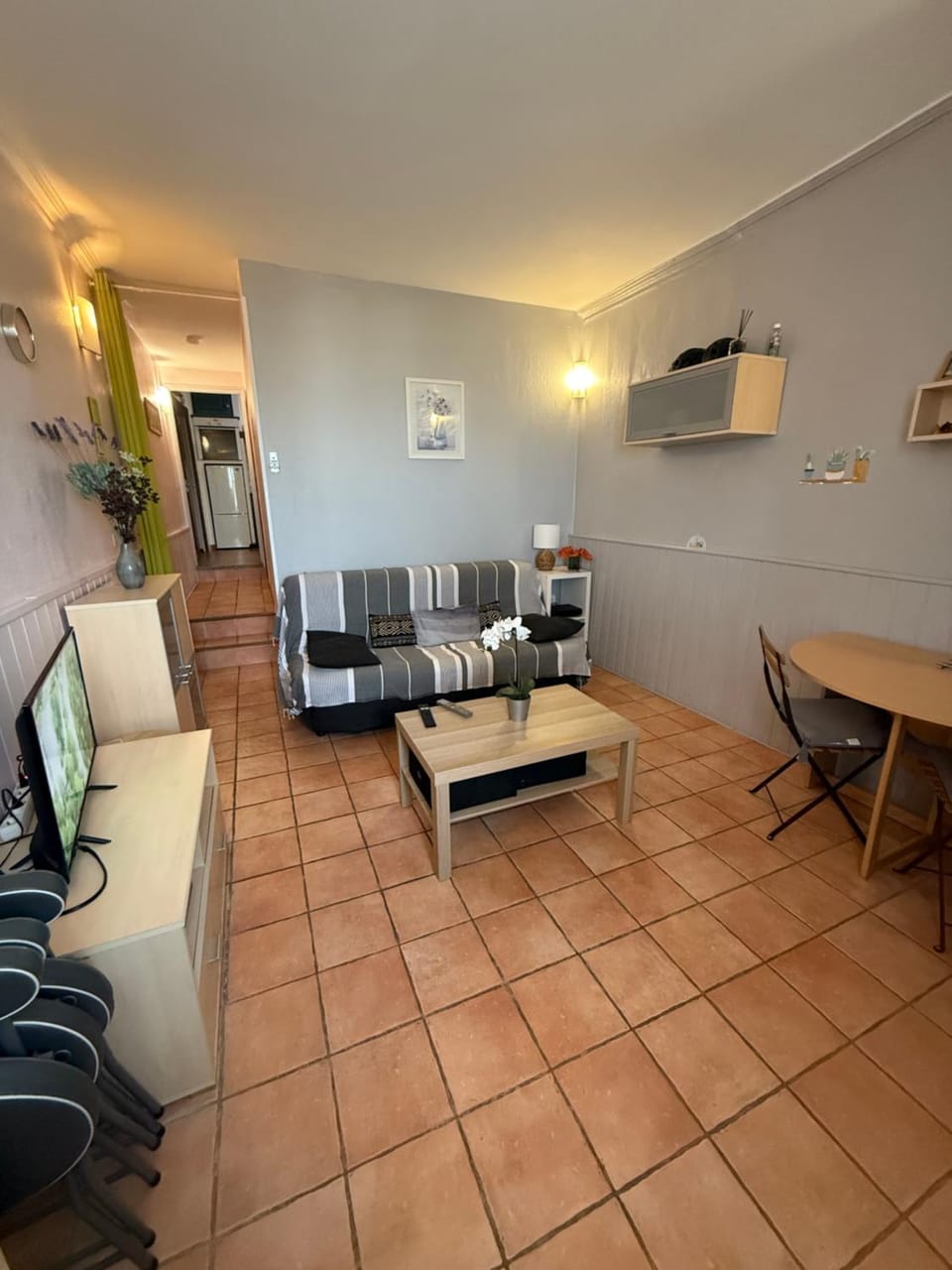 Seating area, Dining area