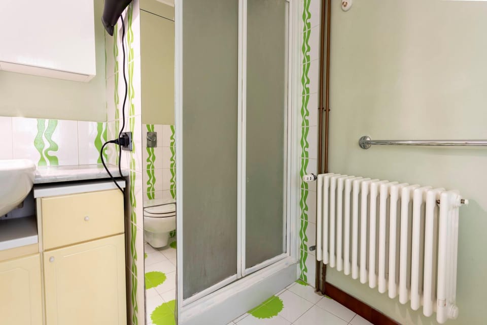 Toilet, Bathroom, towels