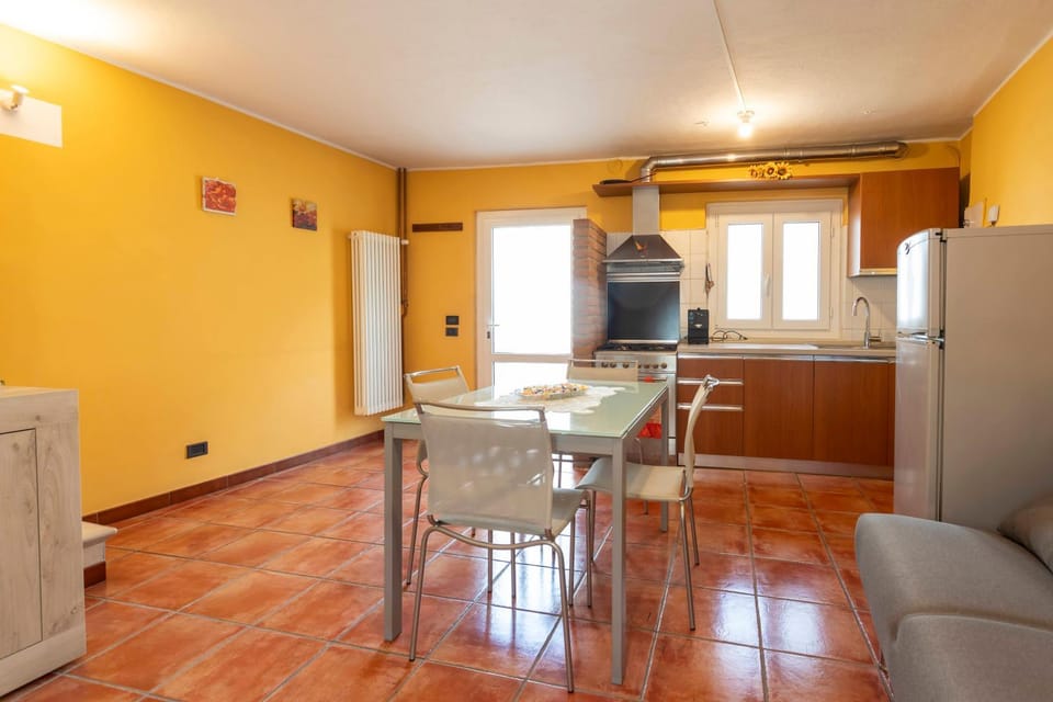 Kitchen or kitchenette, Living room, Seating area, Dining area, oven, stove