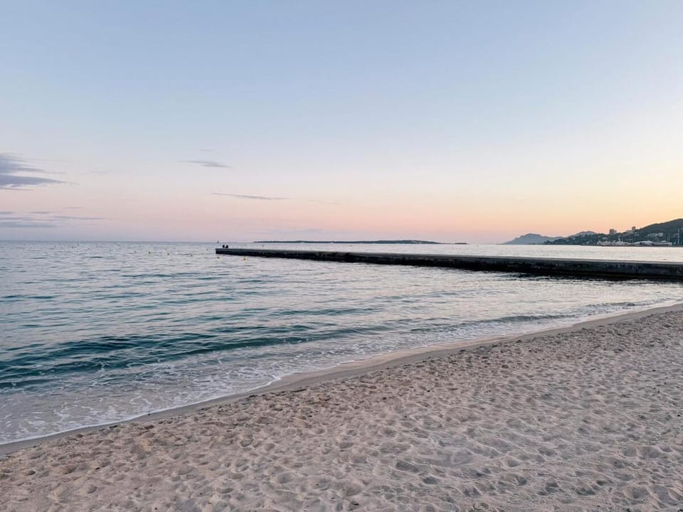 Spacious Seaside Condo with Garden & Sea-View Apartment in Antibes