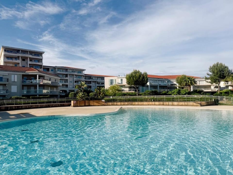 Spacious Seaside Condo with Garden & Sea-View Apartment in Antibes