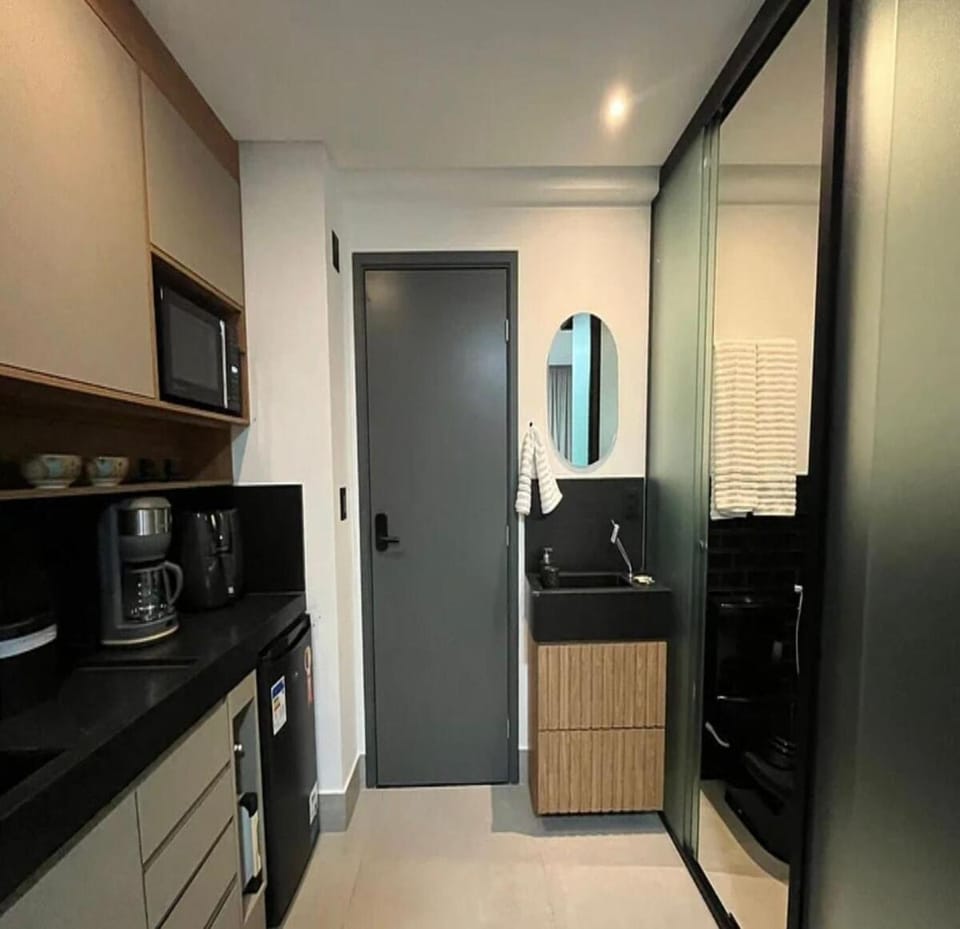 Kitchen or kitchenette, minibar, oven