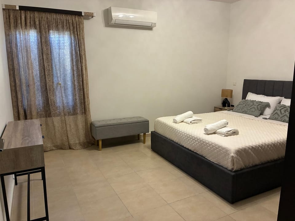 Bed, Bedroom, air conditioner
