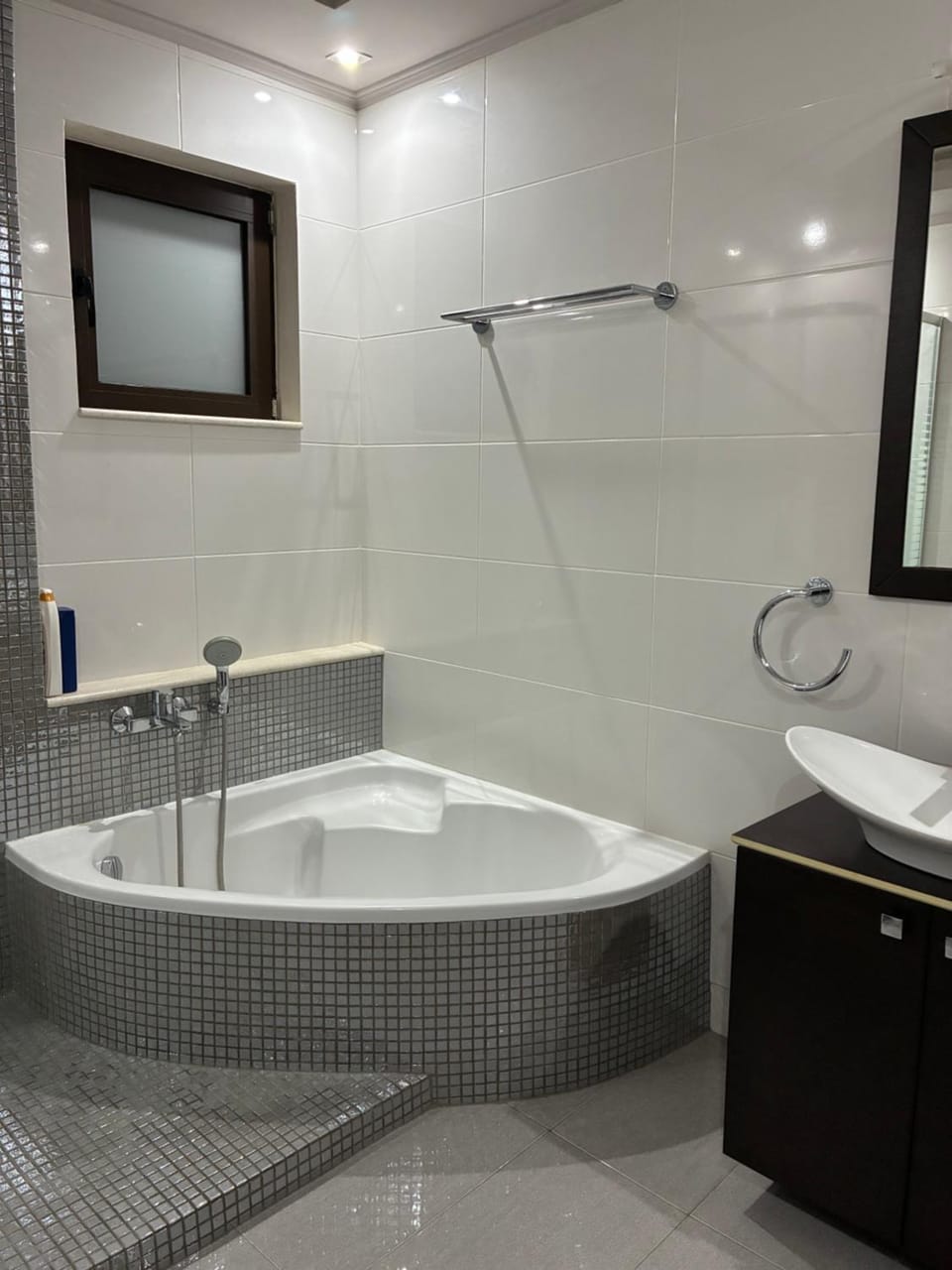 Hot Tub, Bath