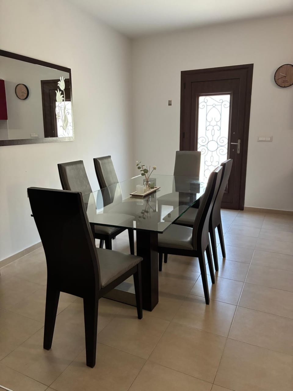 Seating area, Dining area