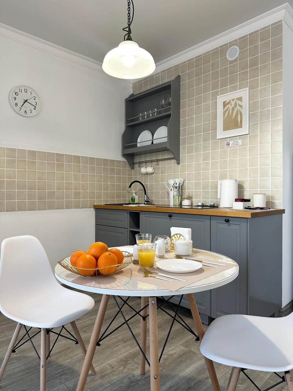 Kitchen or kitchenette, Dining area, Food