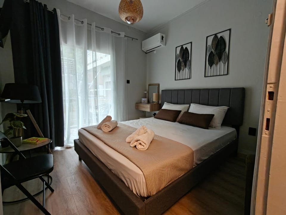 Bed, Photo of the whole room, Bedroom, towels, air conditioner