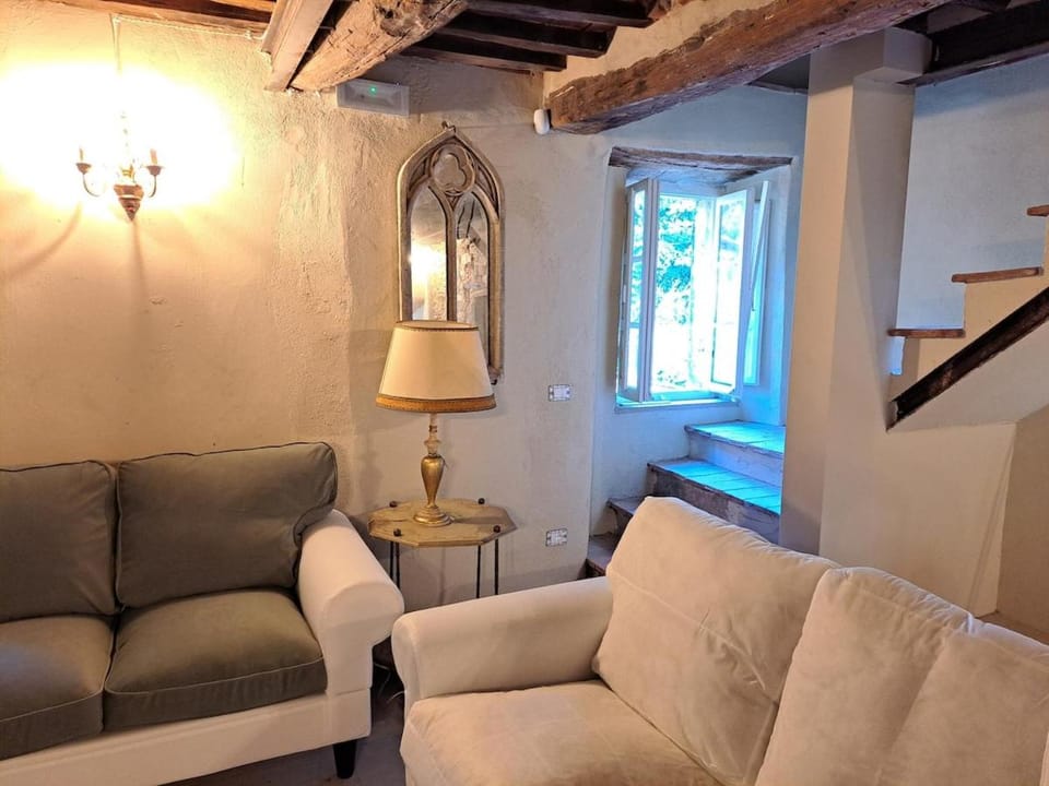Il Borgo sulla Visona, 4 rooms Villa in Capannori