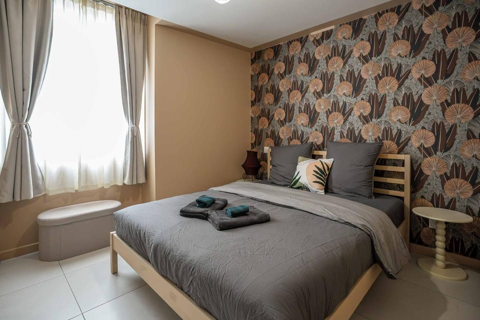 Bed, Photo of the whole room, Bedroom, towels