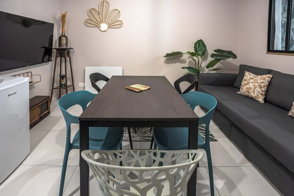 TV and multimedia, Living room, Seating area, Dining area, minibar