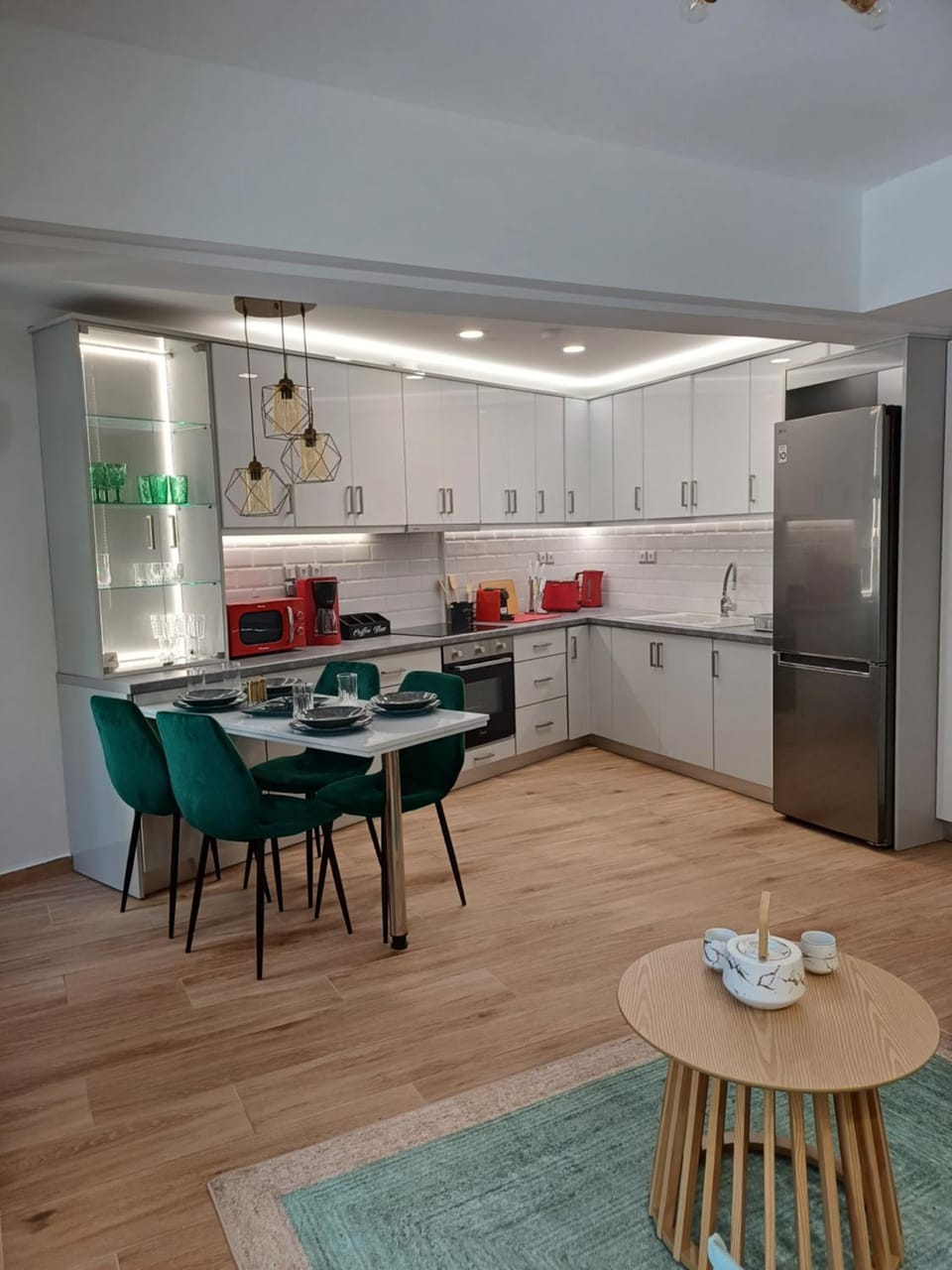 Coffee/tea facilities, Kitchen or kitchenette, Dining area