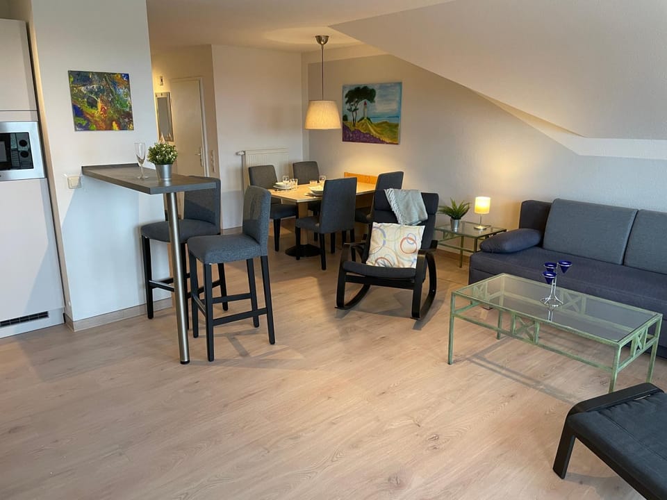 Seating area, Dining area