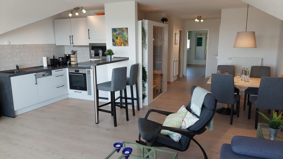 Dining area, kitchen
