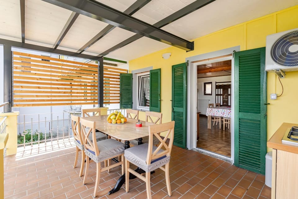 Patio, Kitchen or kitchenette, Dining area, pet friendly, air conditioner