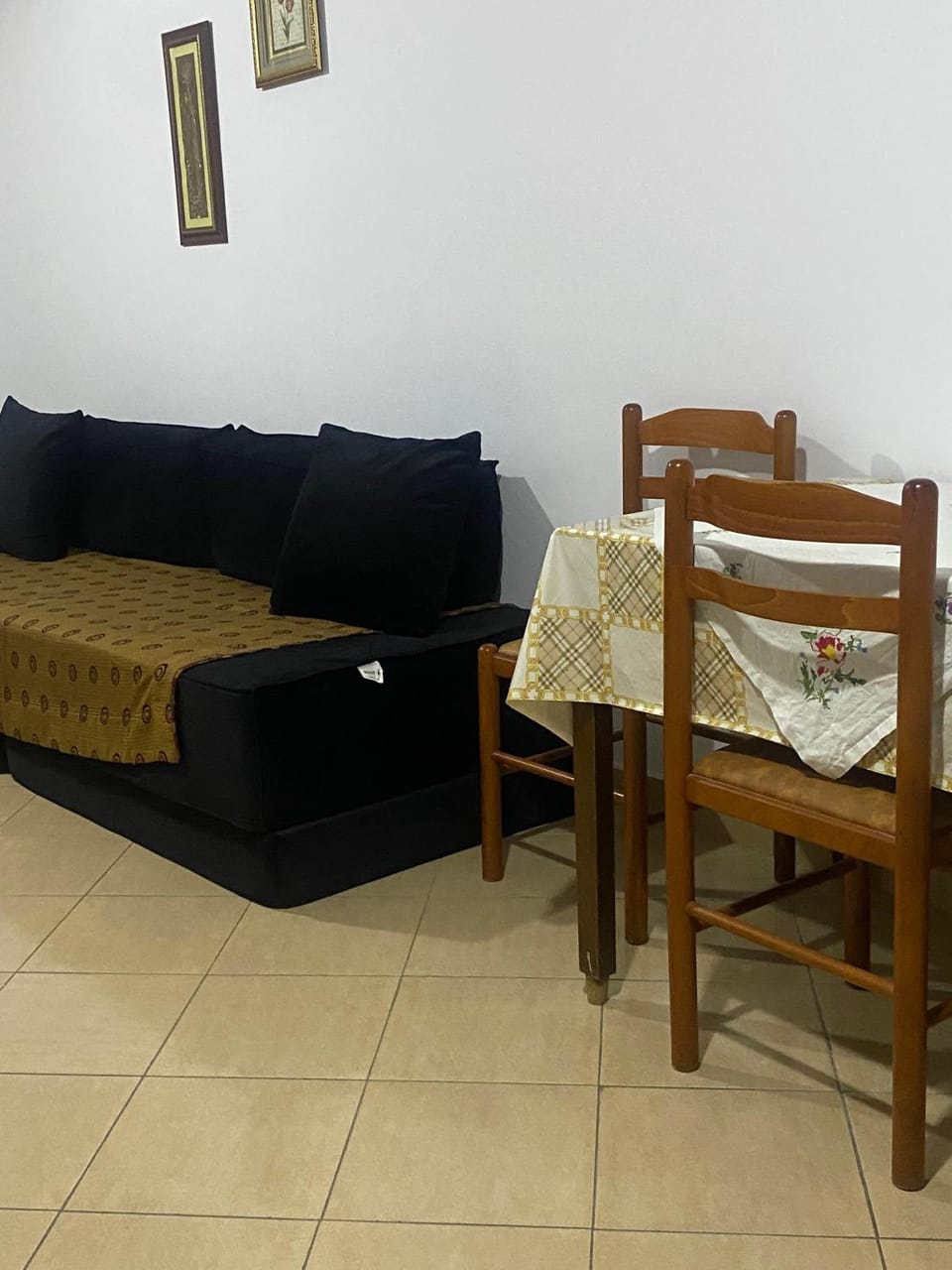 Seating area, Dining area