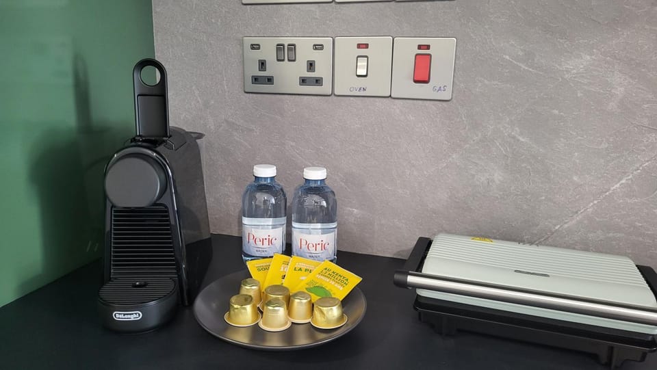 Kitchen or kitchenette, Food and drinks