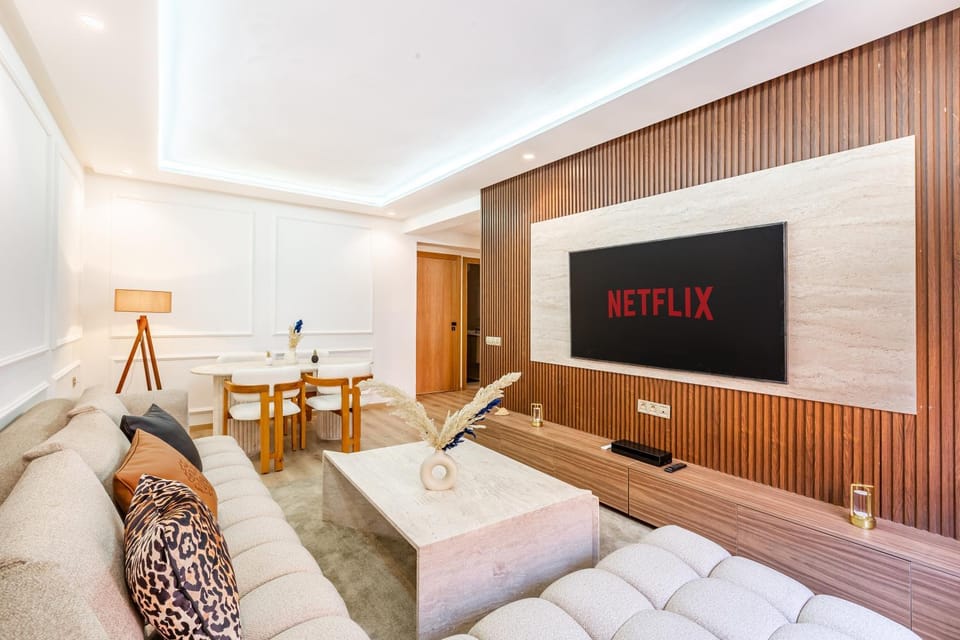 Communal lounge/ TV room, TV and multimedia, Living room, Seating area, Evening entertainment