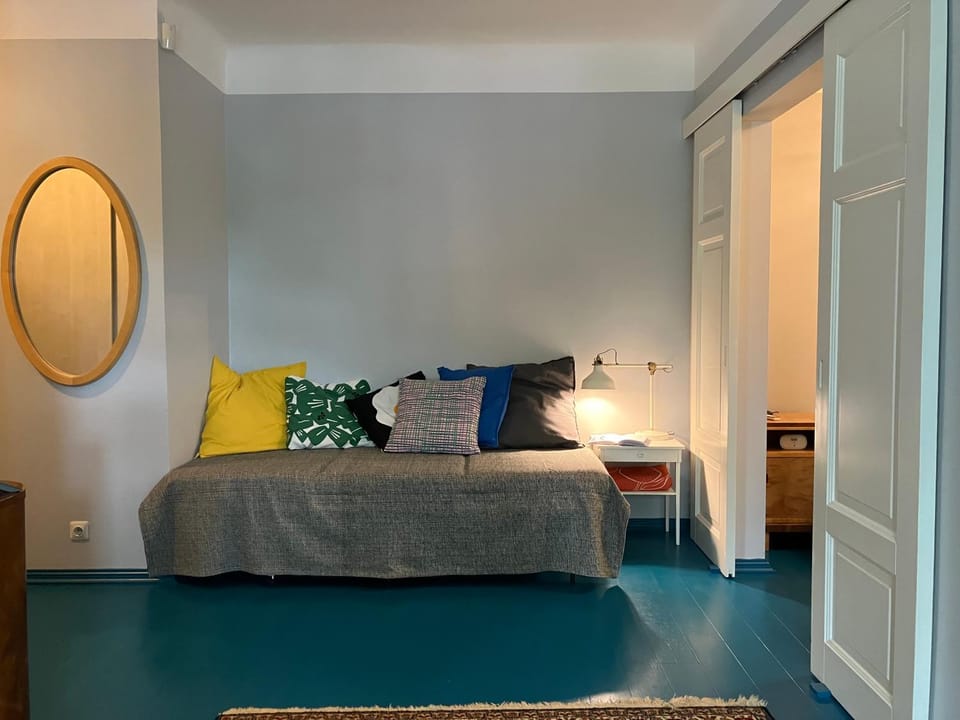 Seating area, bunk bed