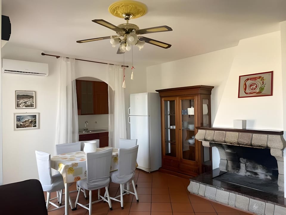 Kitchen or kitchenette, Living room, Dining area, fireplace, air conditioner