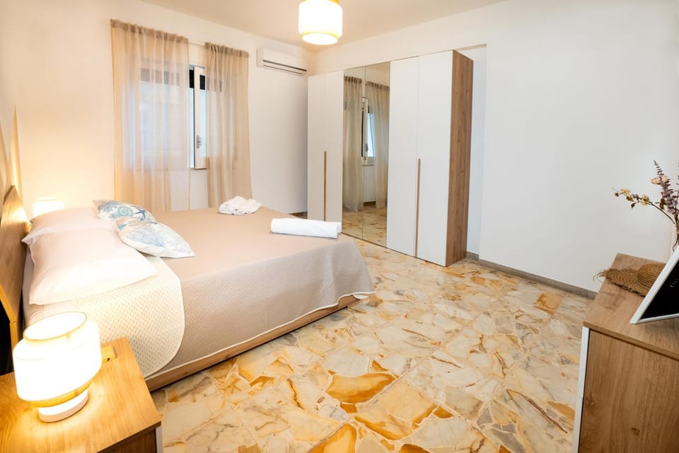 Bed, Bedroom, wardrobe, air conditioner