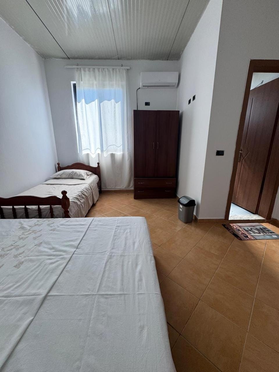 Bed, Bedroom, internet, wardrobe, air conditioner