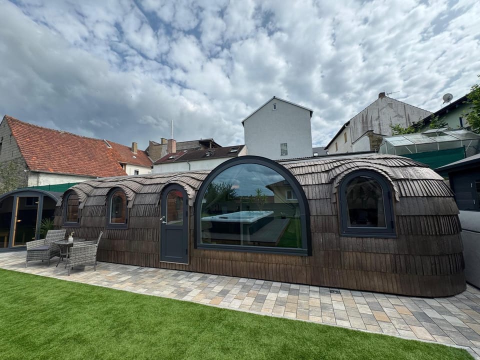 Property building, Day