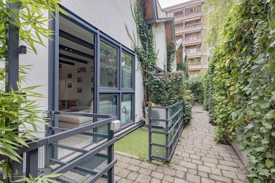 Property building, Day, Garden, Garden view