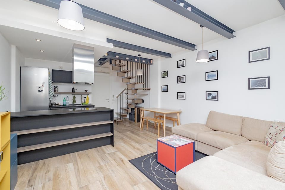TV and multimedia, Coffee/tea facilities, Kitchen or kitchenette, Living room, Seating area, Dining area, oven