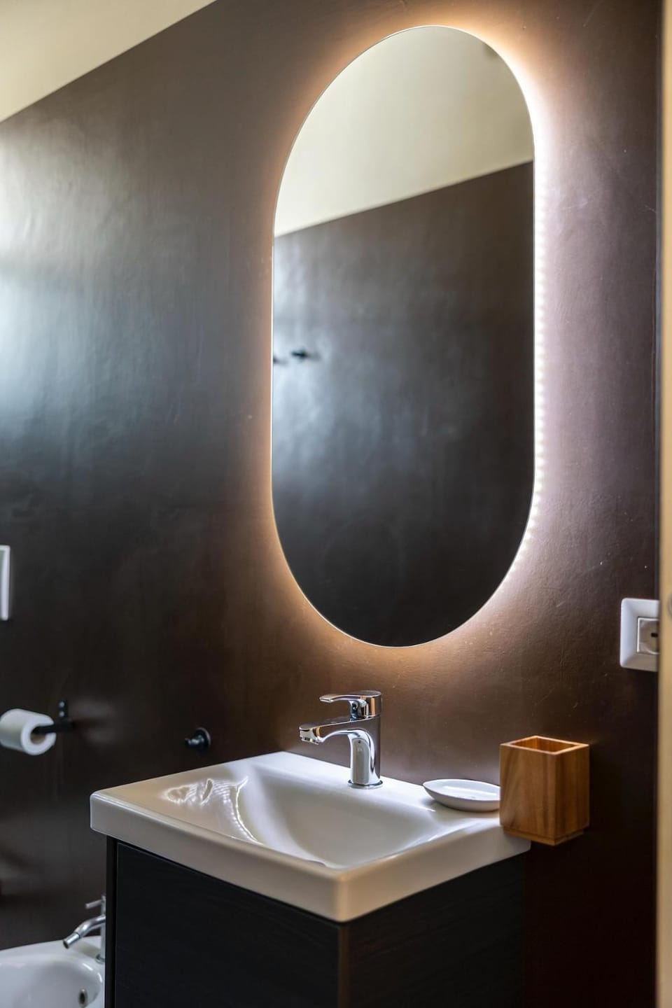Bathroom, Photo of the whole room, Decorative detail