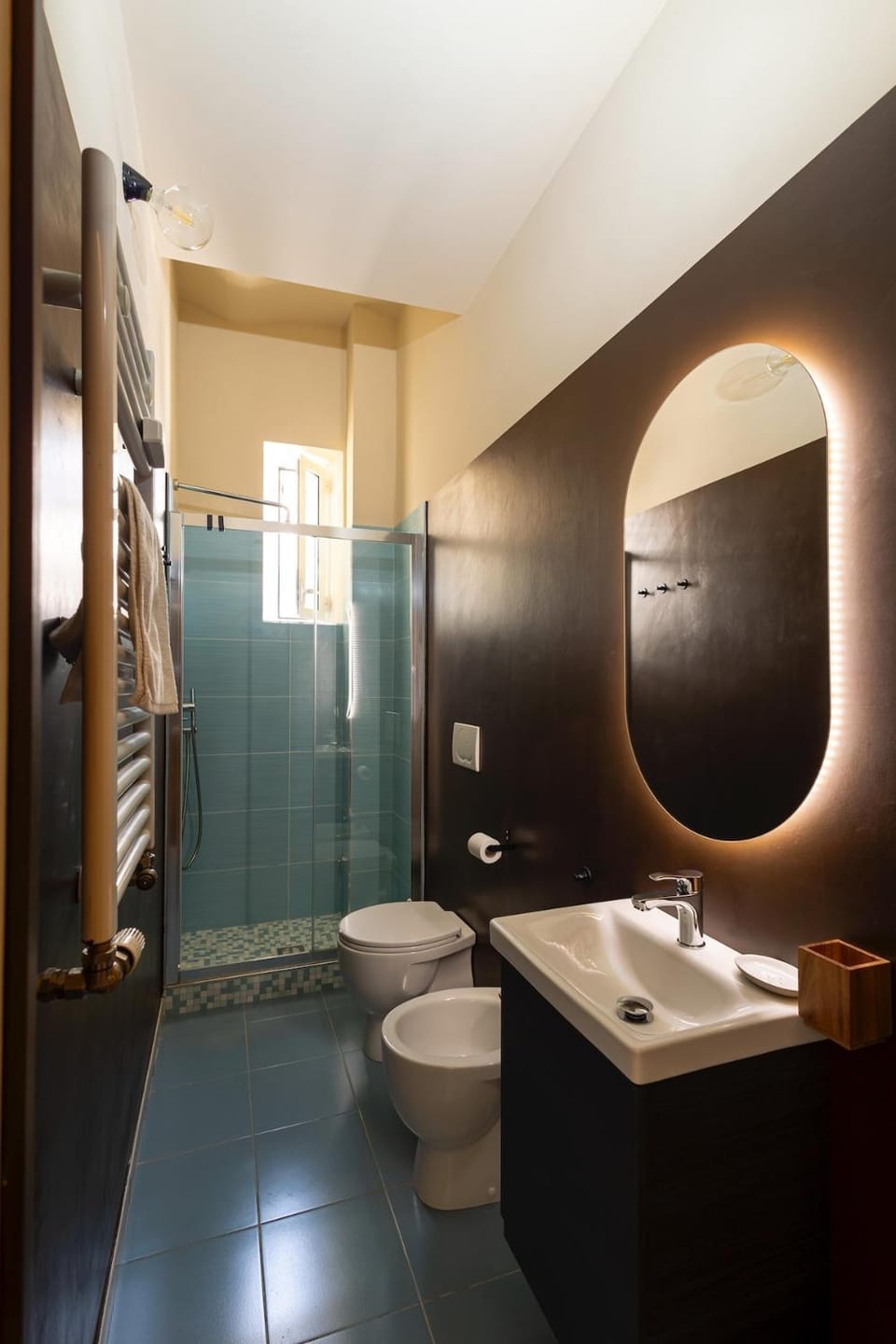 Shower, Toilet, Bathroom, bidet, towels