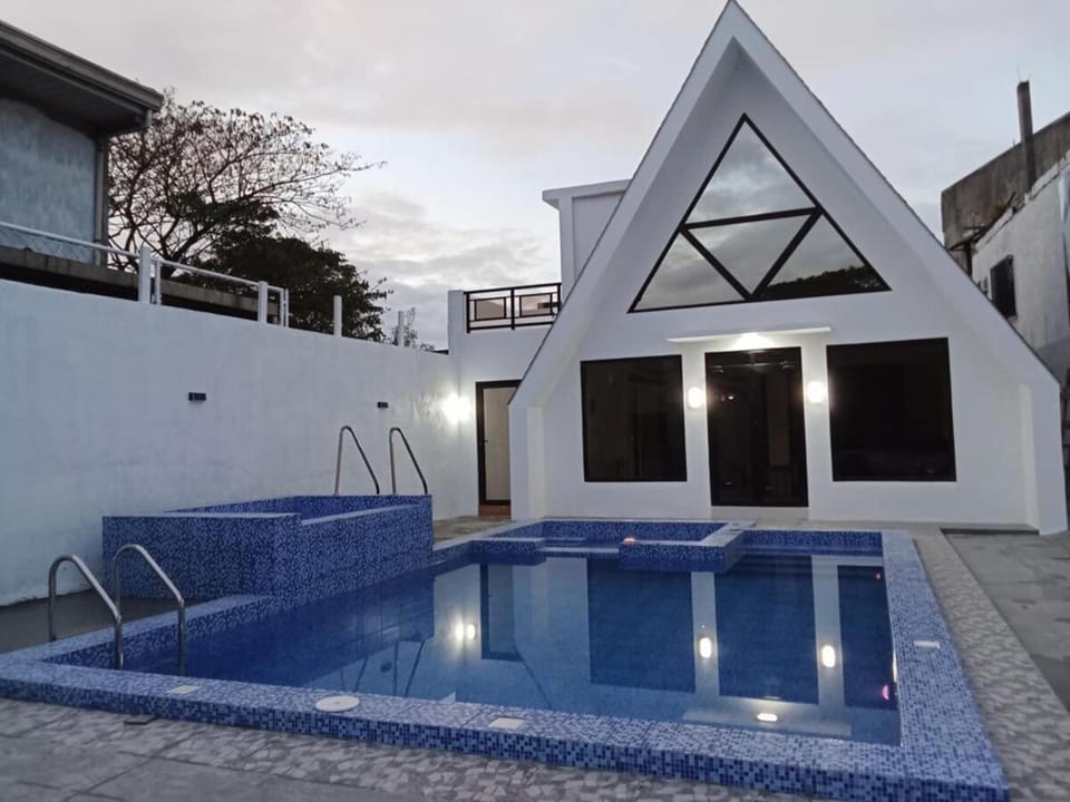 The Prism Cabin - Private Resort in North Caloocan Philippines Cabin in Quezon City