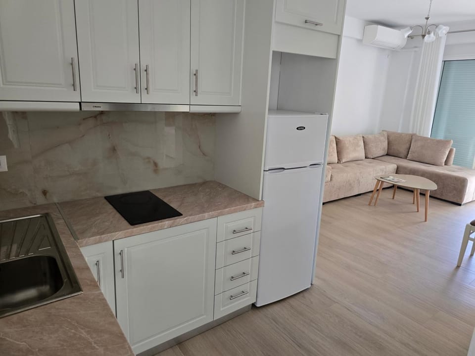 Kitchen or kitchenette, Living room, minibar