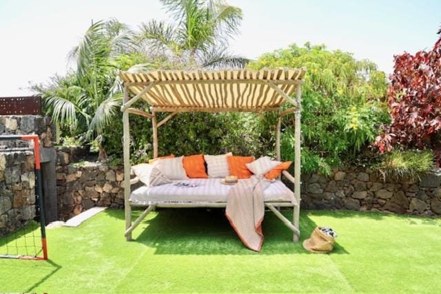 Patio, Garden, sunbed