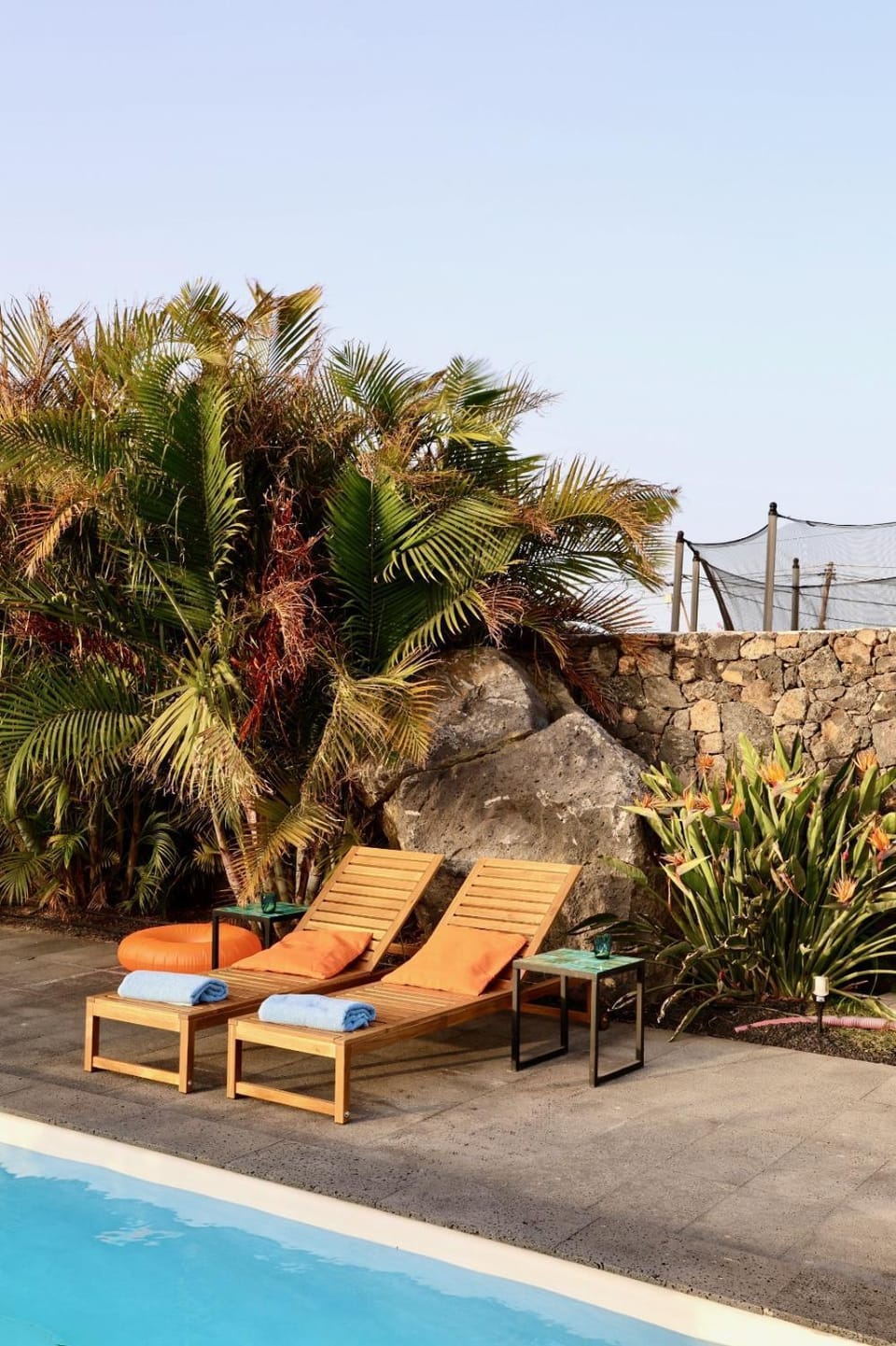 Swimming pool, sunbed