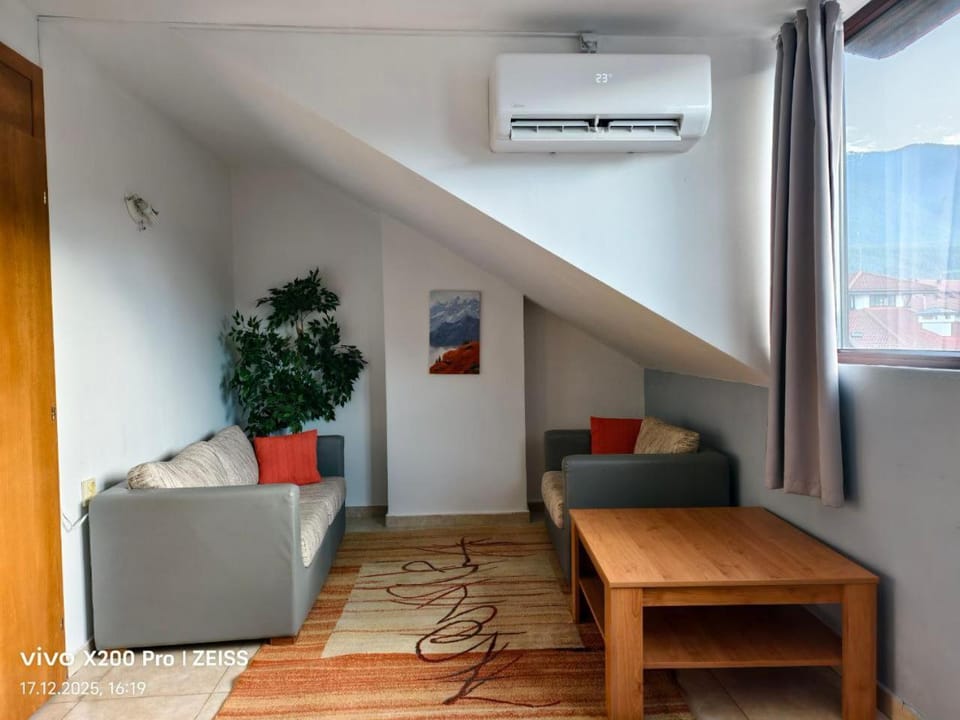 Seating area, air conditioner