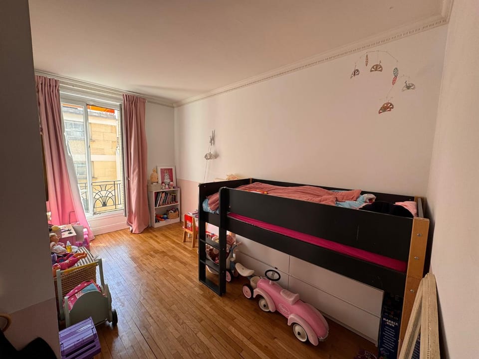 Superbe appartement Haussmanien à 4min de St Lazare et la Défense Apartment in Courbevoie