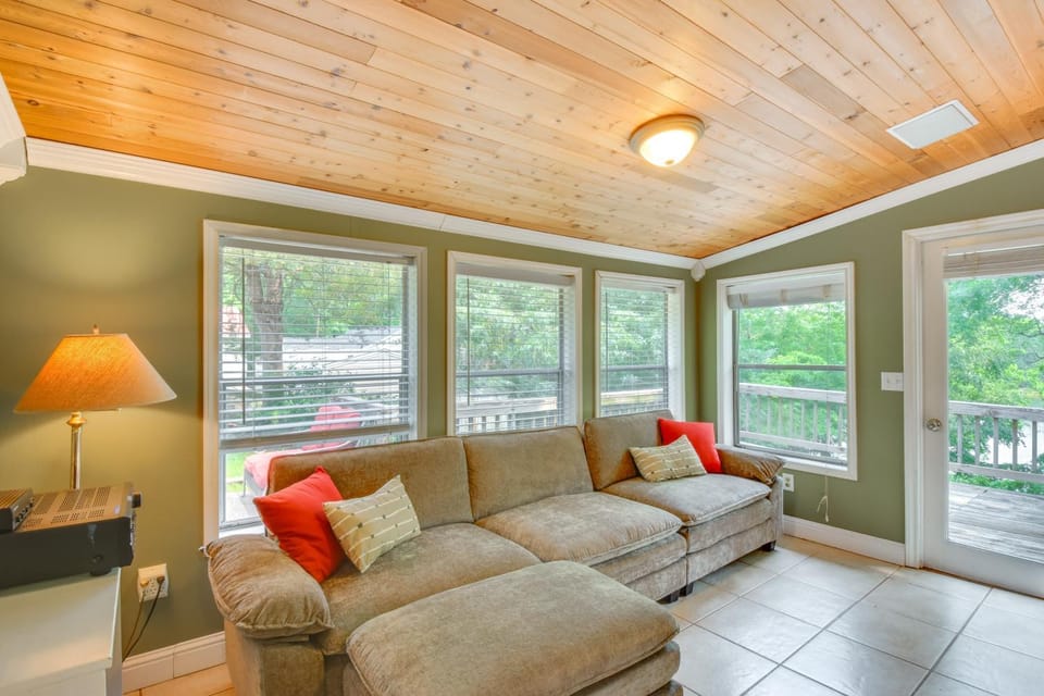 Waterfront Cabin w/ Private Dock on Lake Hartwell! Cabin in Reed Creek