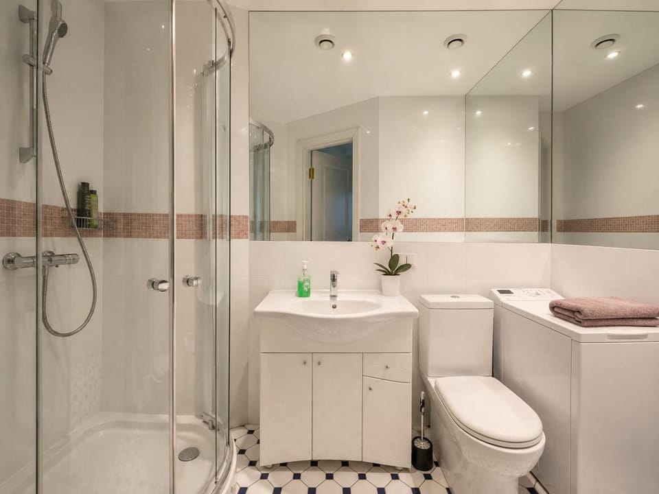 Family & Friends Suite Near old town Apartment in Tallinn