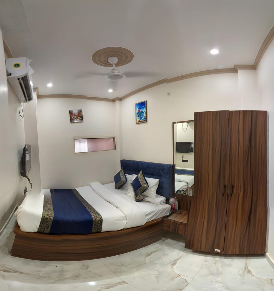 Bed, Photo of the whole room, Bedroom, air conditioner