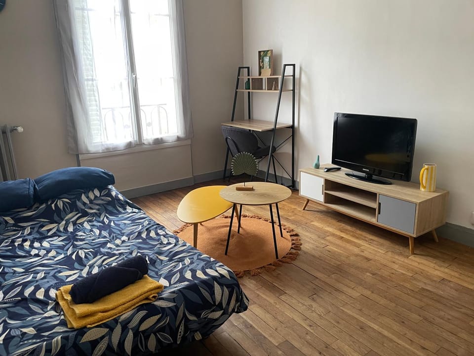 Communal lounge/ TV room, TV and multimedia, Living room, Seating area, towels
