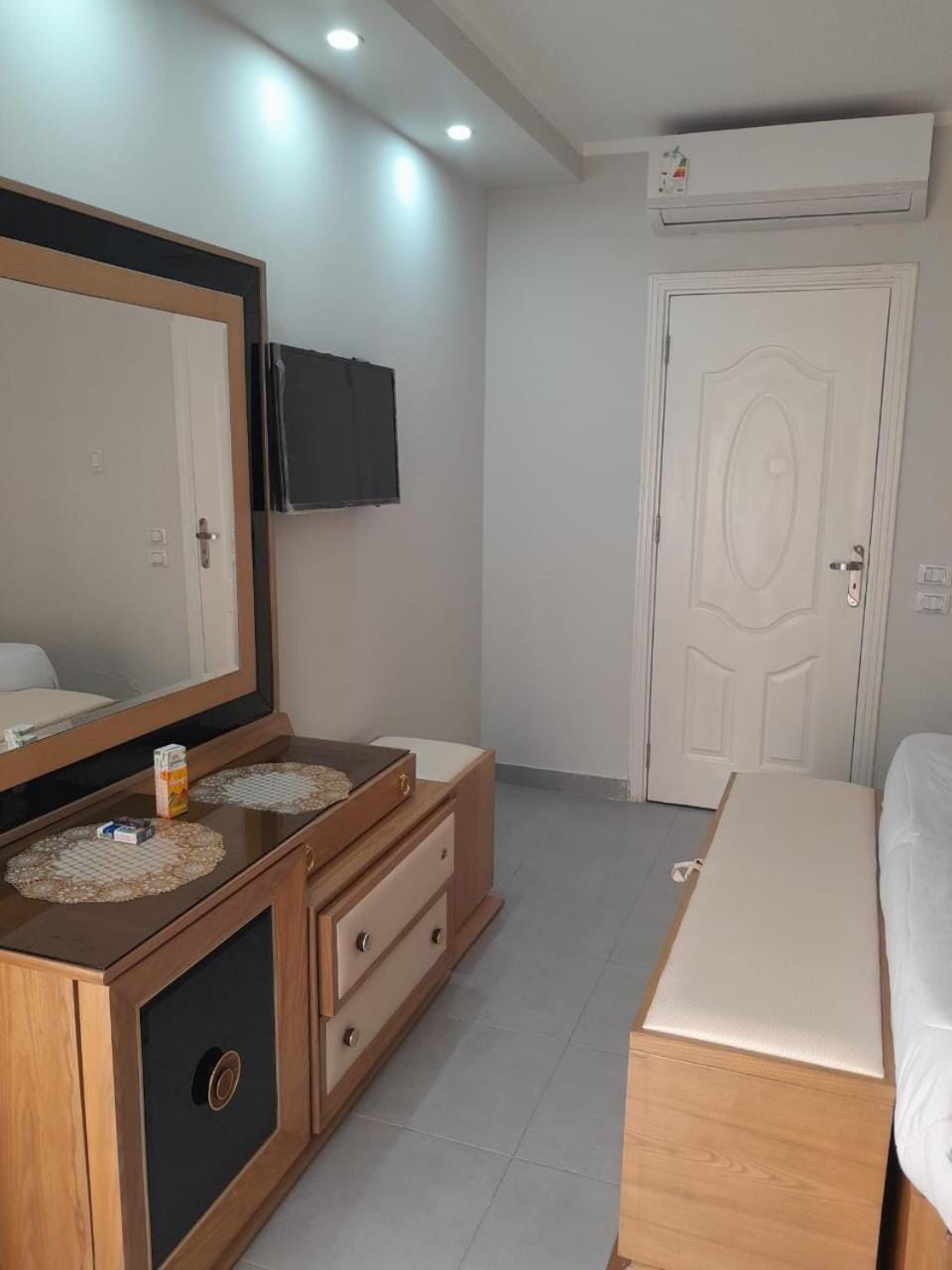 Living room, Photo of the whole room