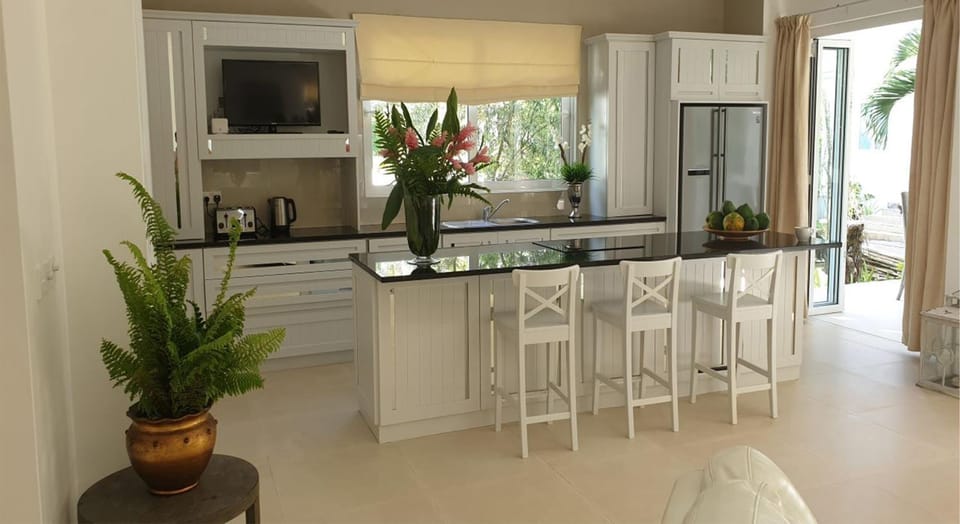 Kitchen or kitchenette, Dining area, dishwasher, pet friendly, stove