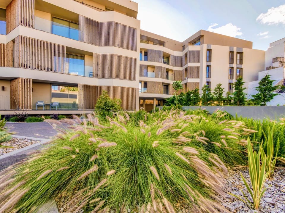 Property building, Garden, Area and facilities