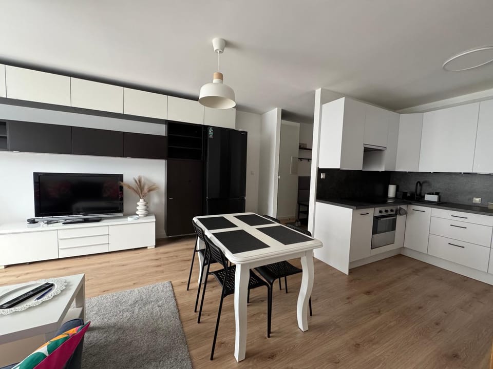 Kitchen or kitchenette, Living room, Seating area, Dining area, pet friendly