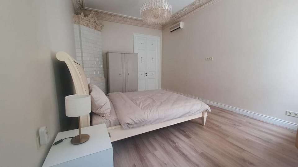Bed, Bedroom, wardrobe, air conditioner