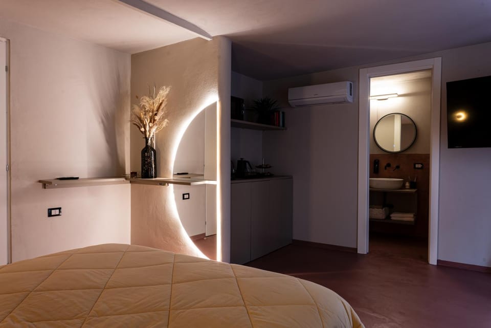 TV and multimedia, Kitchen or kitchenette, Photo of the whole room, Bedroom
