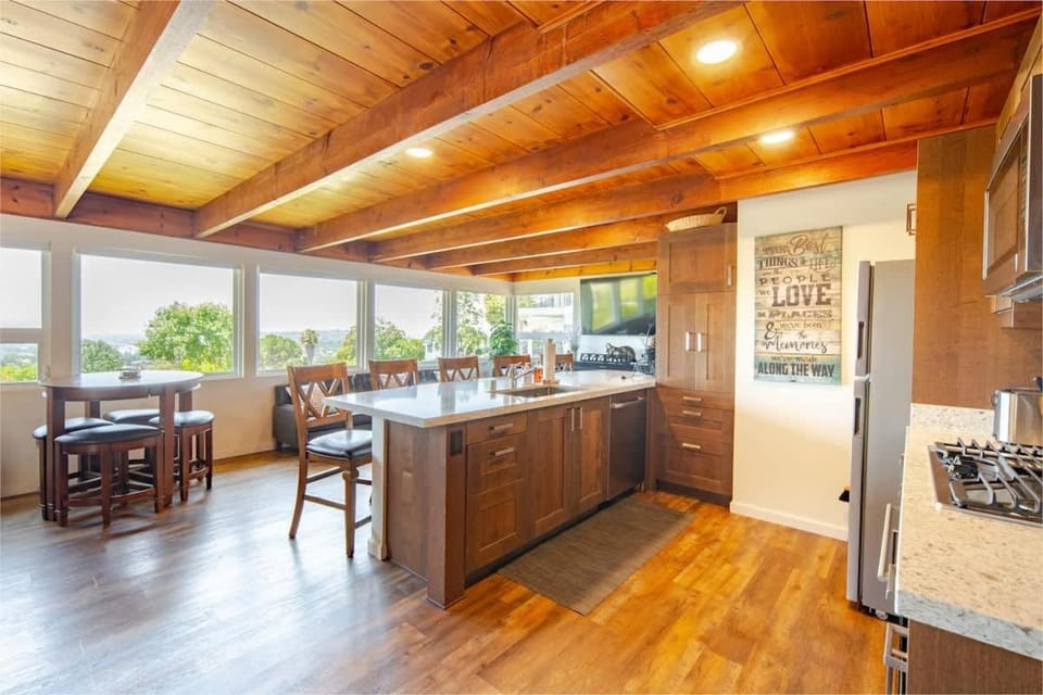 Luxury View Home Perfect for SD Getaway Sleeps 12 House in Casa De Oro-Mount