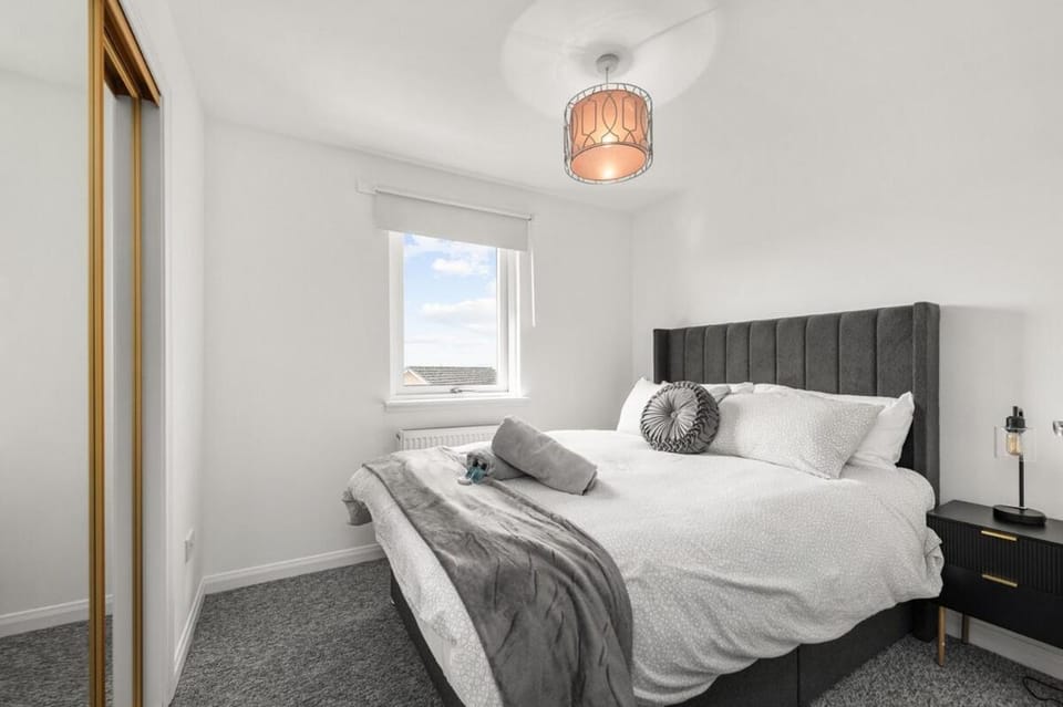 Ochil View 30 mins to Edinburgh and Glasgow Apartment in Falkirk