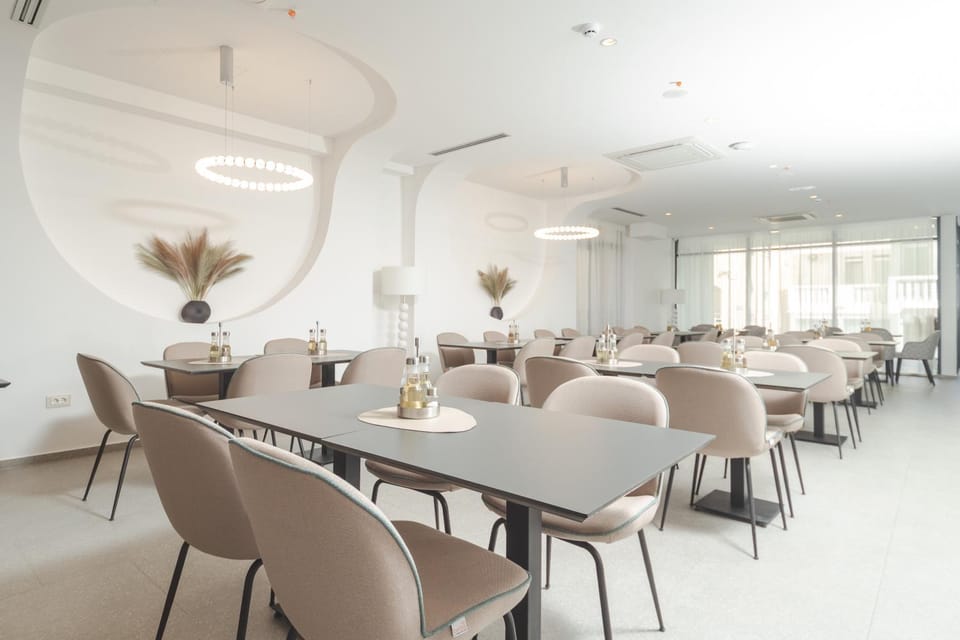Restaurant/places to eat, Banquet/Function facilities